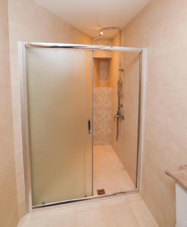 East & West Seaside Apartments Gialtra Ngoại thất bức ảnh