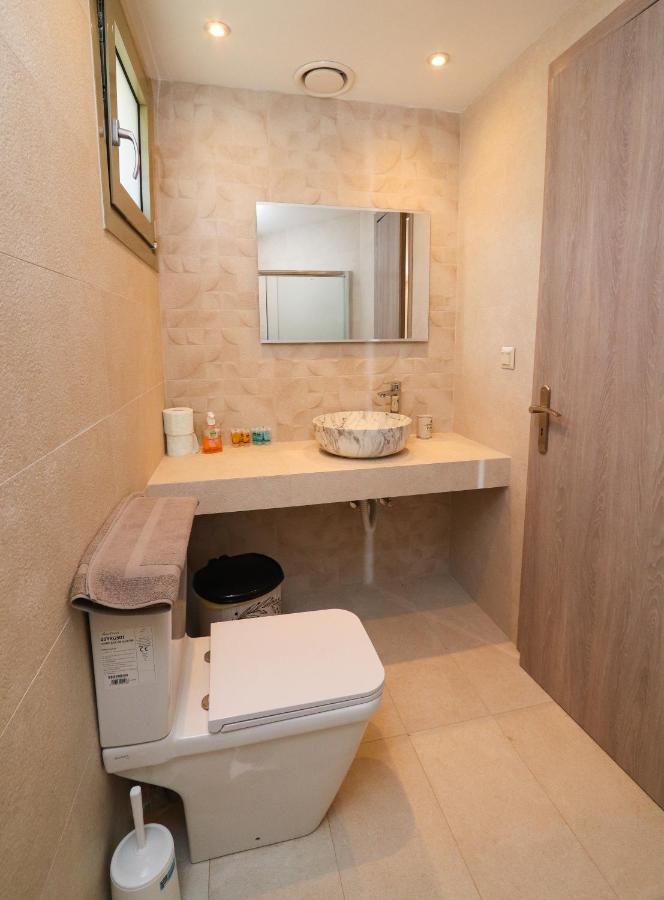 East & West Seaside Apartments Gialtra Ngoại thất bức ảnh
